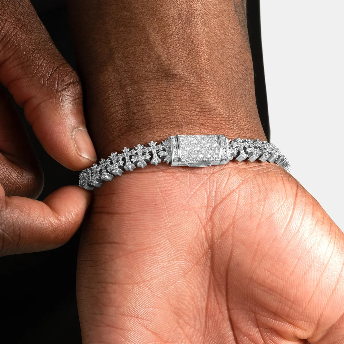Bracelet glacé motif croix 8,5 mm, finition argent, vue 3