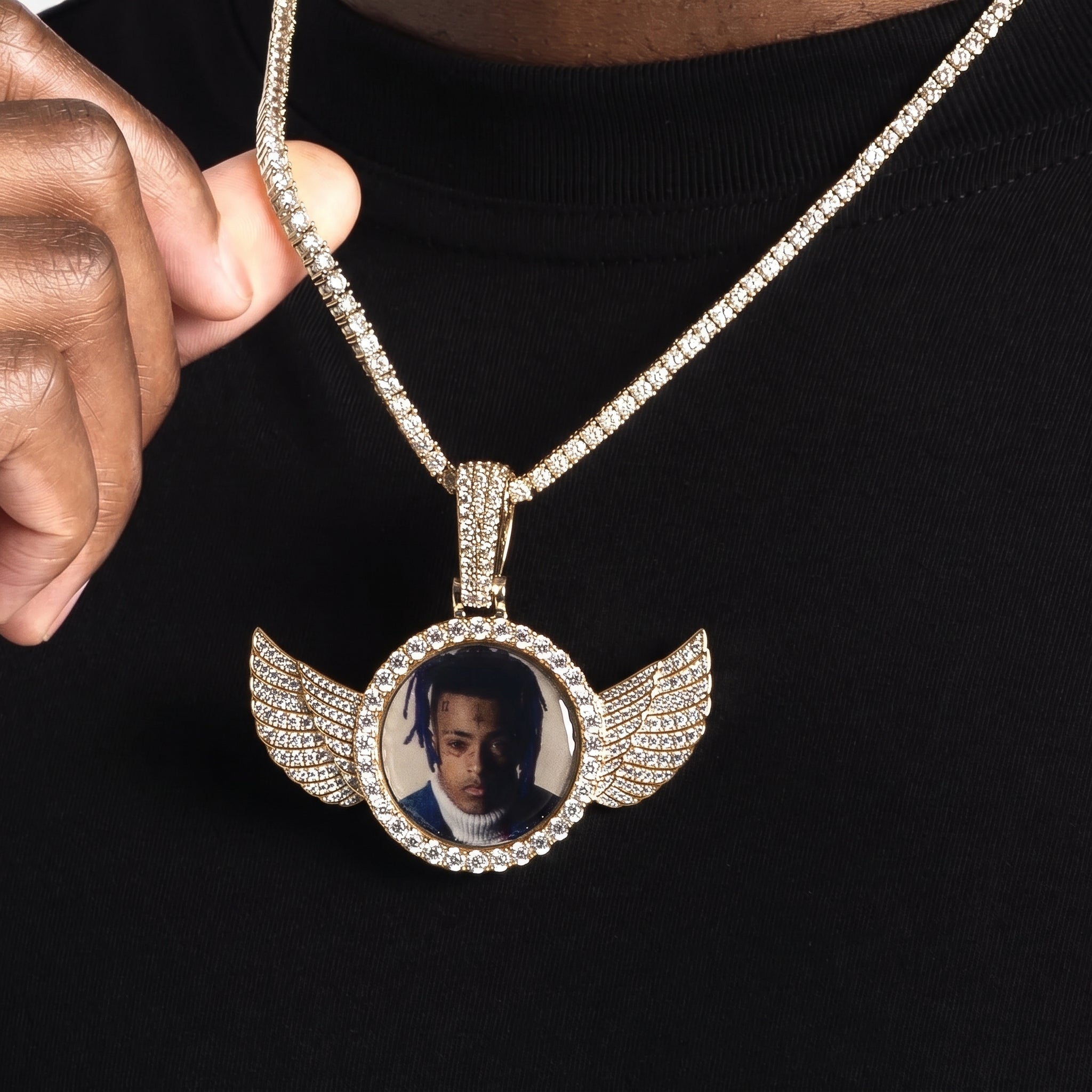 Pendentif photo ailes d'ange glacé, finition or