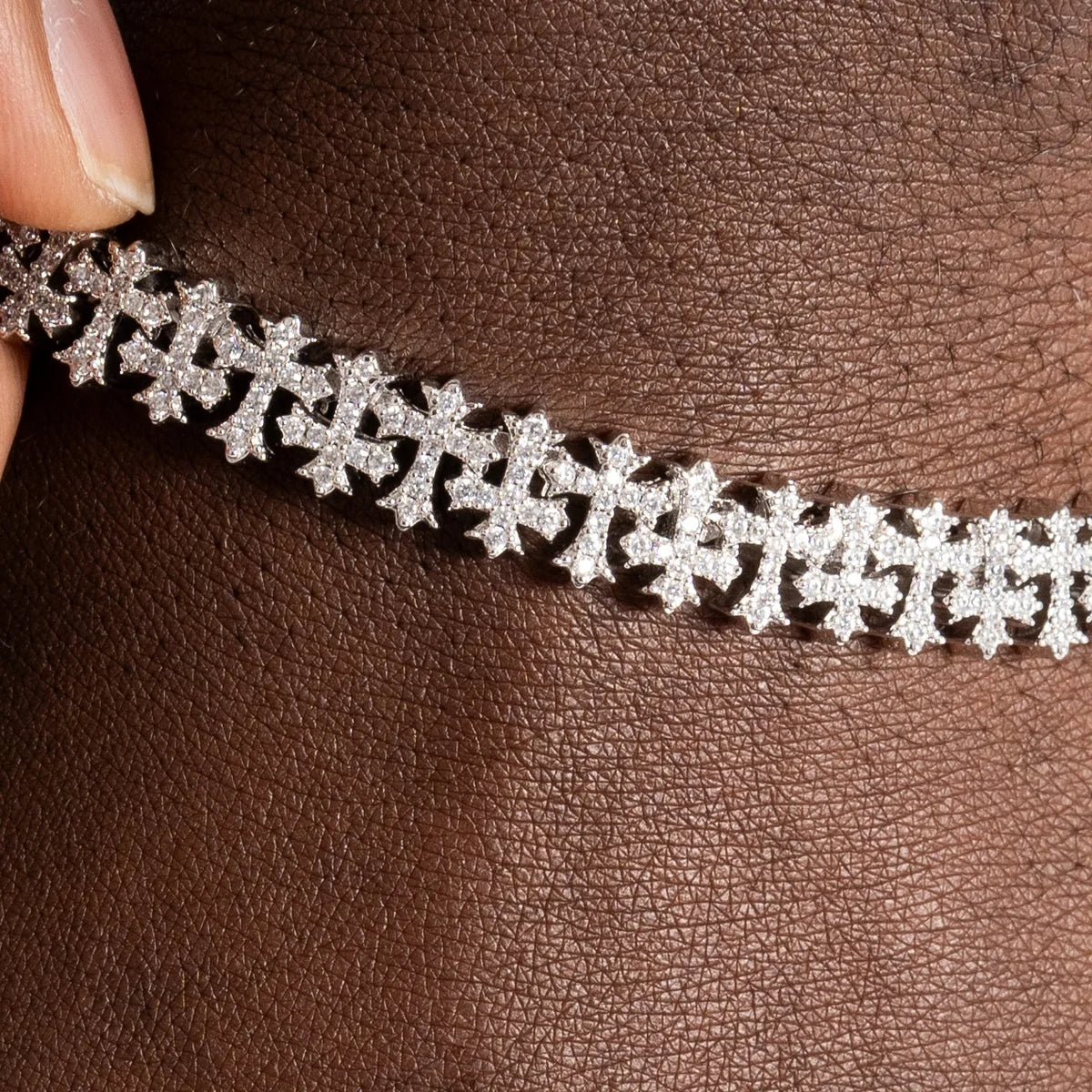 Bracelet glacé motif croix 8,5 mm, finition argent, vue 4
