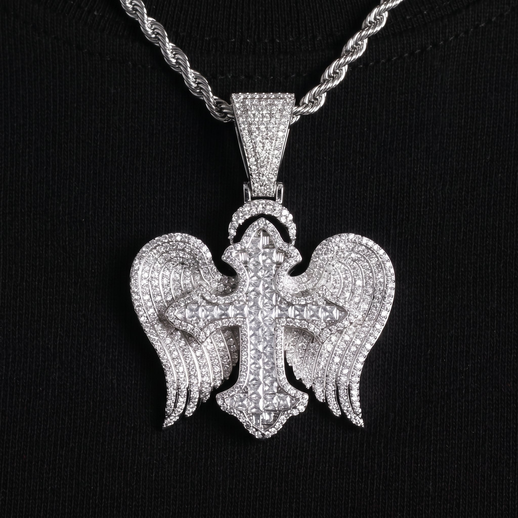 Pendentif croix ailes d'ange glacée, finition argent, vue 3