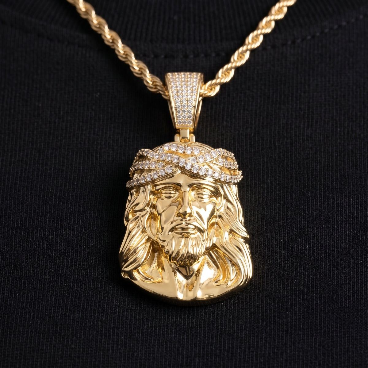 Pendentif tête de Christ couronne d'épines, finition or, vue 4