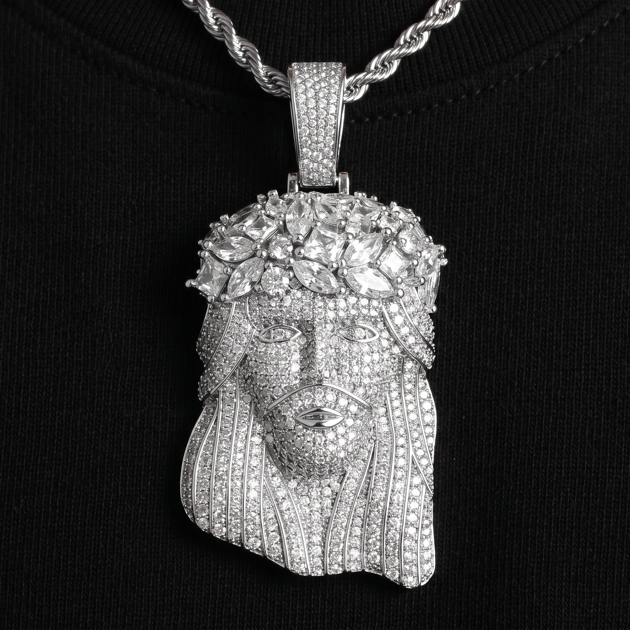 Pendentif tête de Christ glacée, finition argent, vue 4