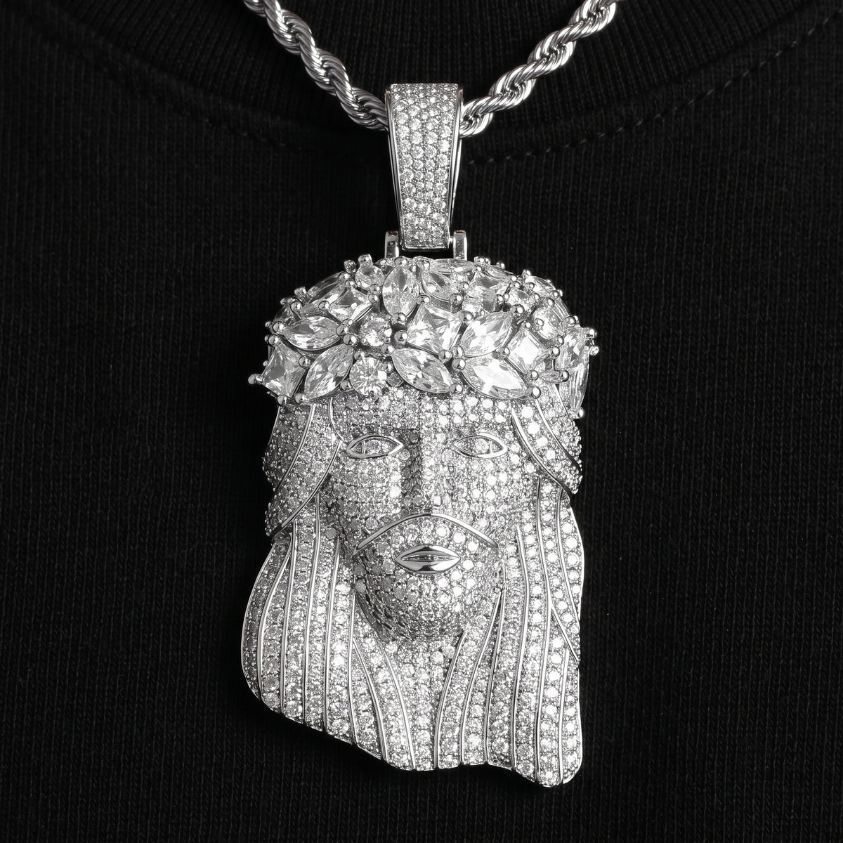 Pendentif tête de Christ glacée, finition argent, vue 4