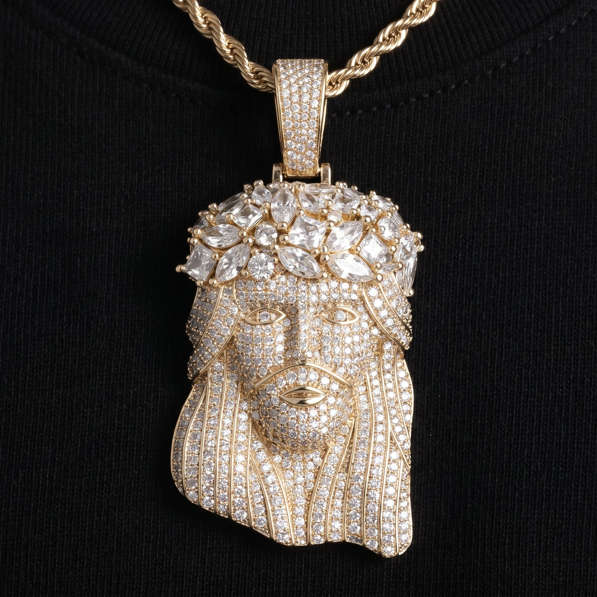 Pendentif tête de Christ glacée, finition or, vue 4