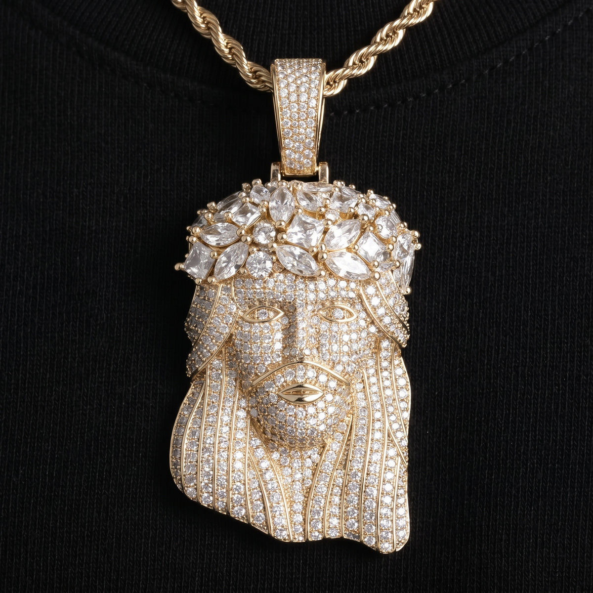 Pendentif tête de Christ glacée, finition or, vue 4
