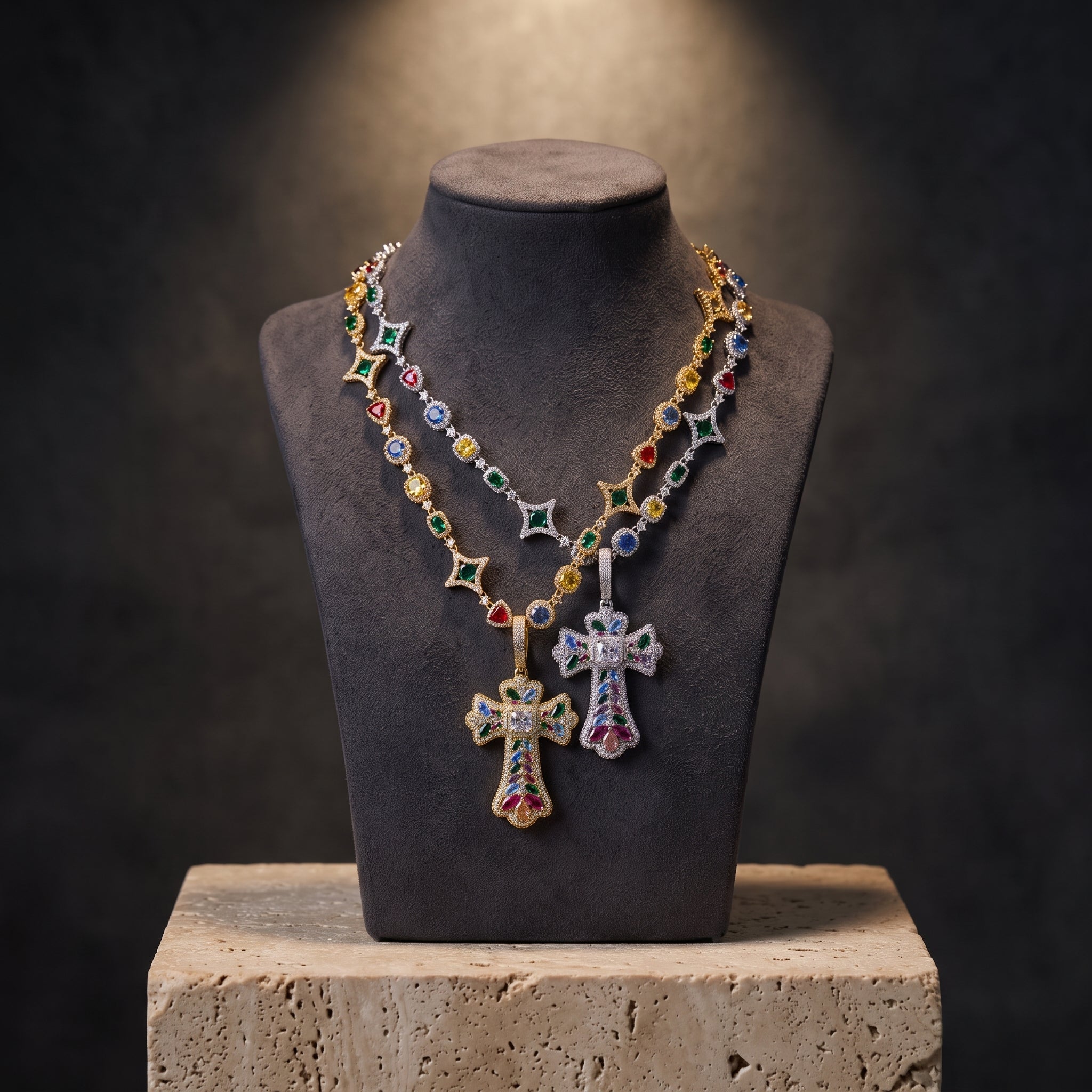 Pendentif croix glacée arc-en-ciel, détail