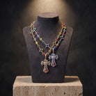 Pendentif croix glacée arc-en-ciel, détail