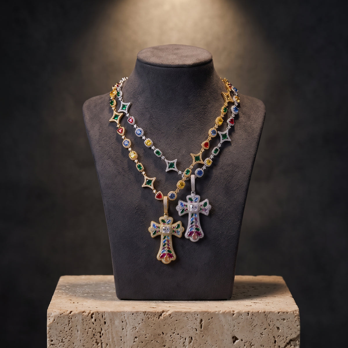 Pendentif croix glacée arc-en-ciel, détail