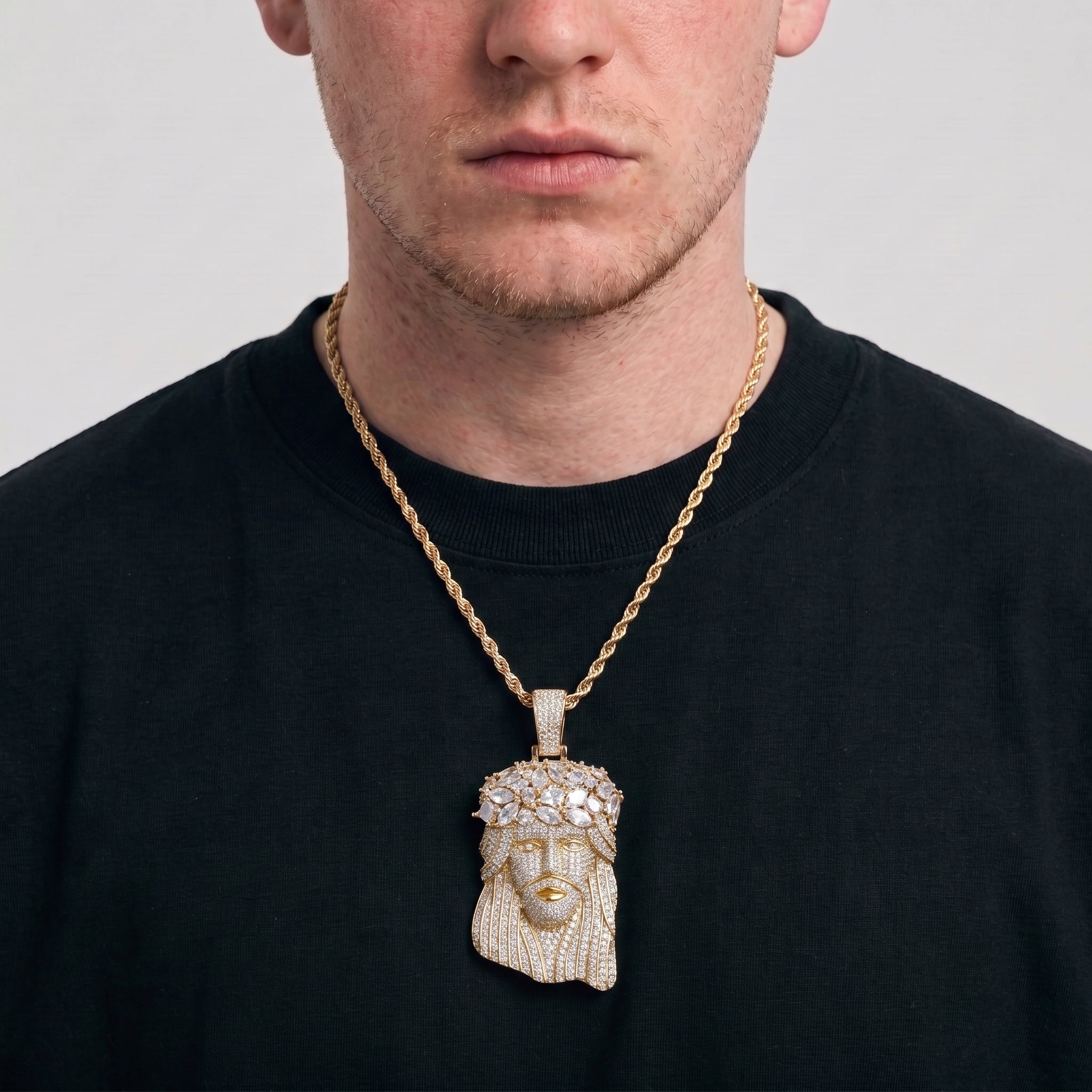 Pendentif tête de Christ glacée, finition or