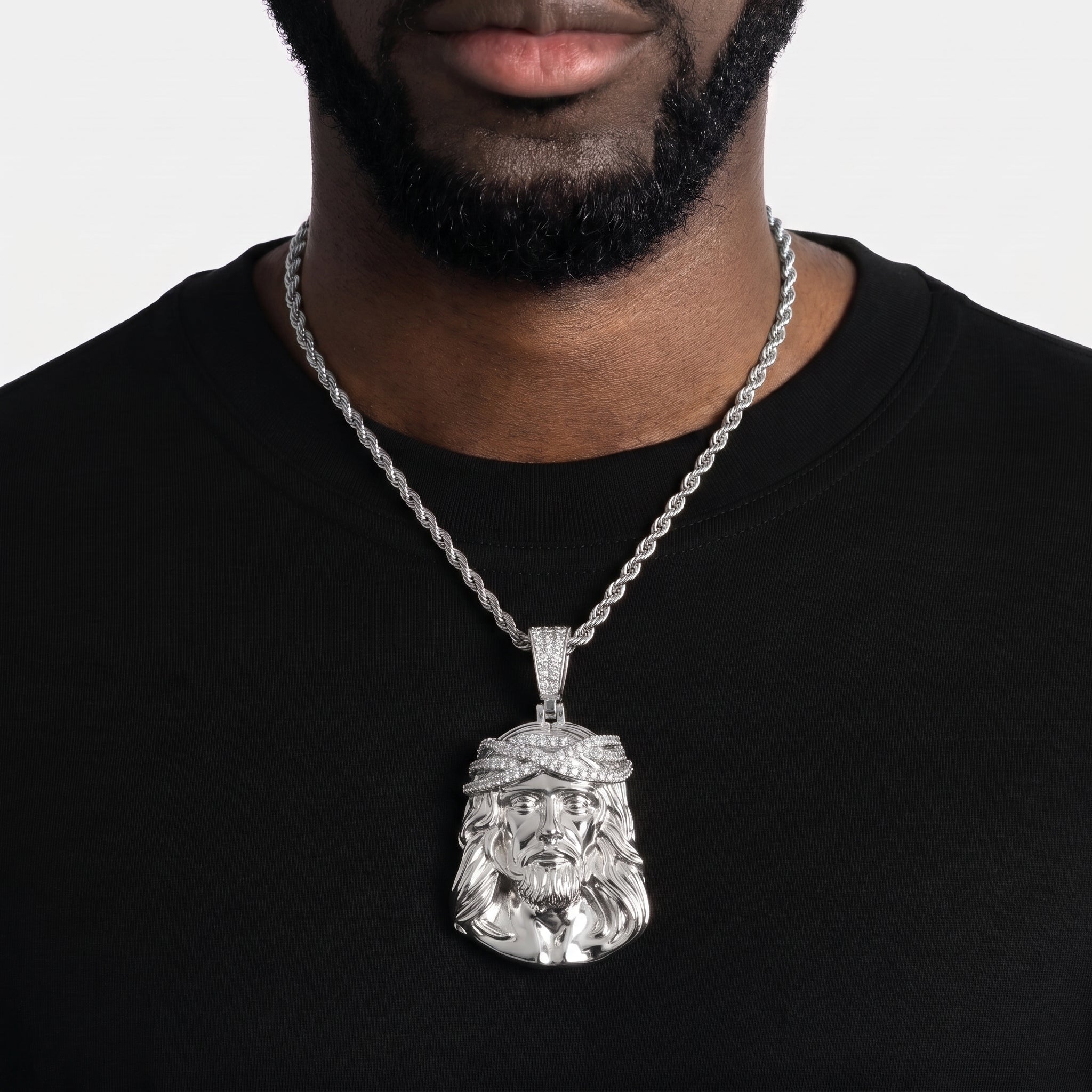 Pendentif tête de Christ couronne d'épines, finition argent