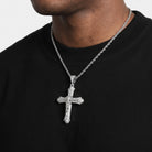Pendentif crucifix glacé, finition argent