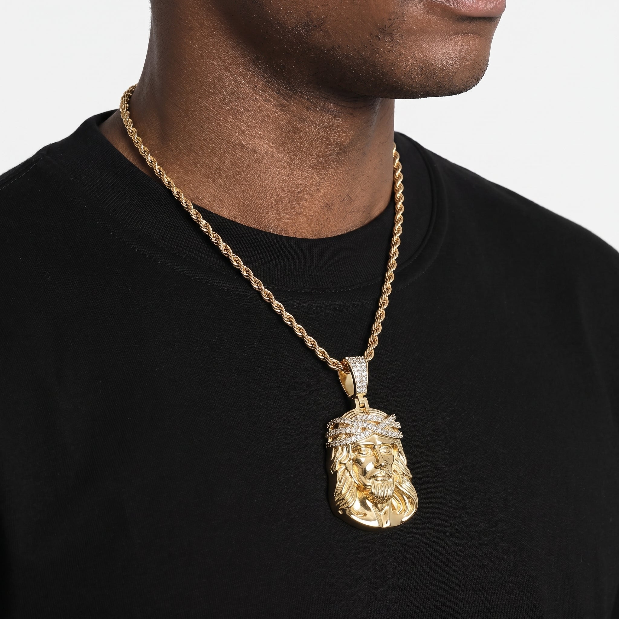 Pendentif tête de Christ couronne d'épines, finition or, vue 2