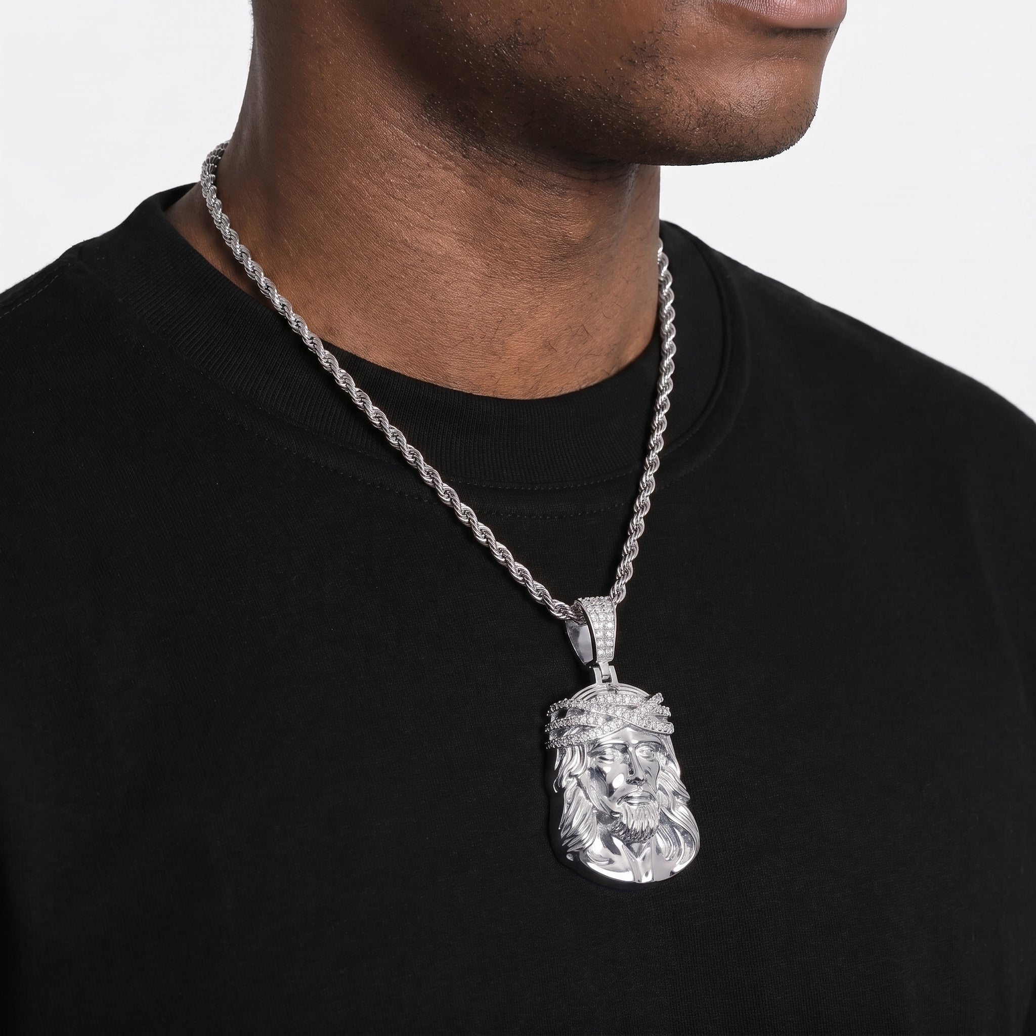 Pendentif tête de Christ couronne d'épines, finition argent, vue 2