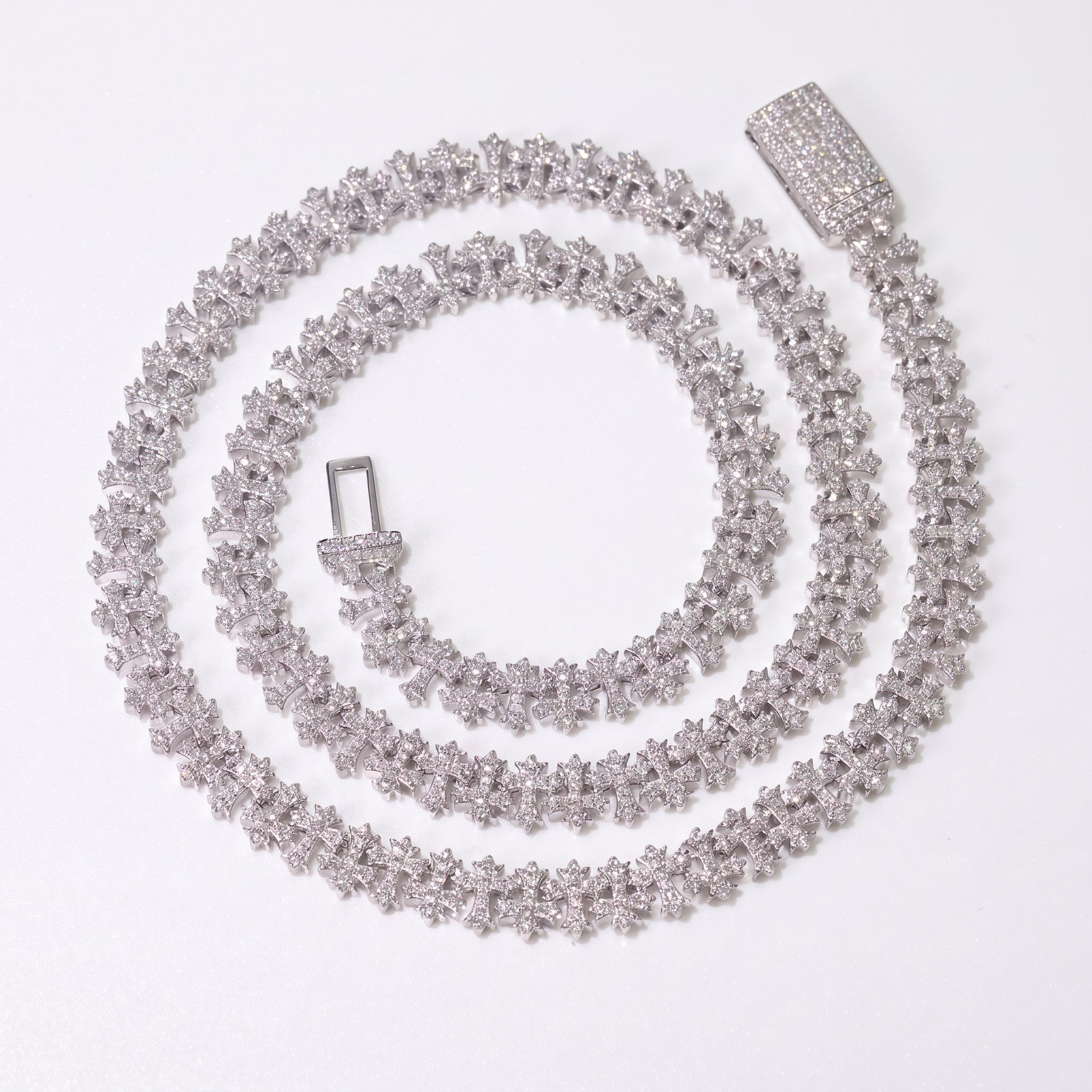 Chaîne glacée motif croix 8,5 mm, finition argent, vue 4
