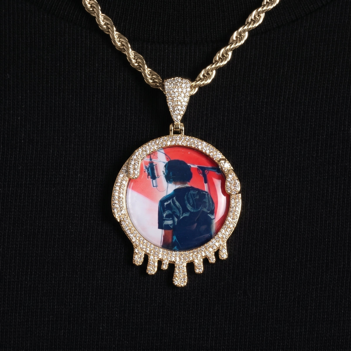 Pendentif photo drip glacé, finition or, vue 4