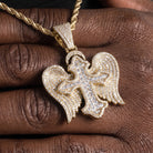Pendentif croix ailes d'ange glacée, finition or
