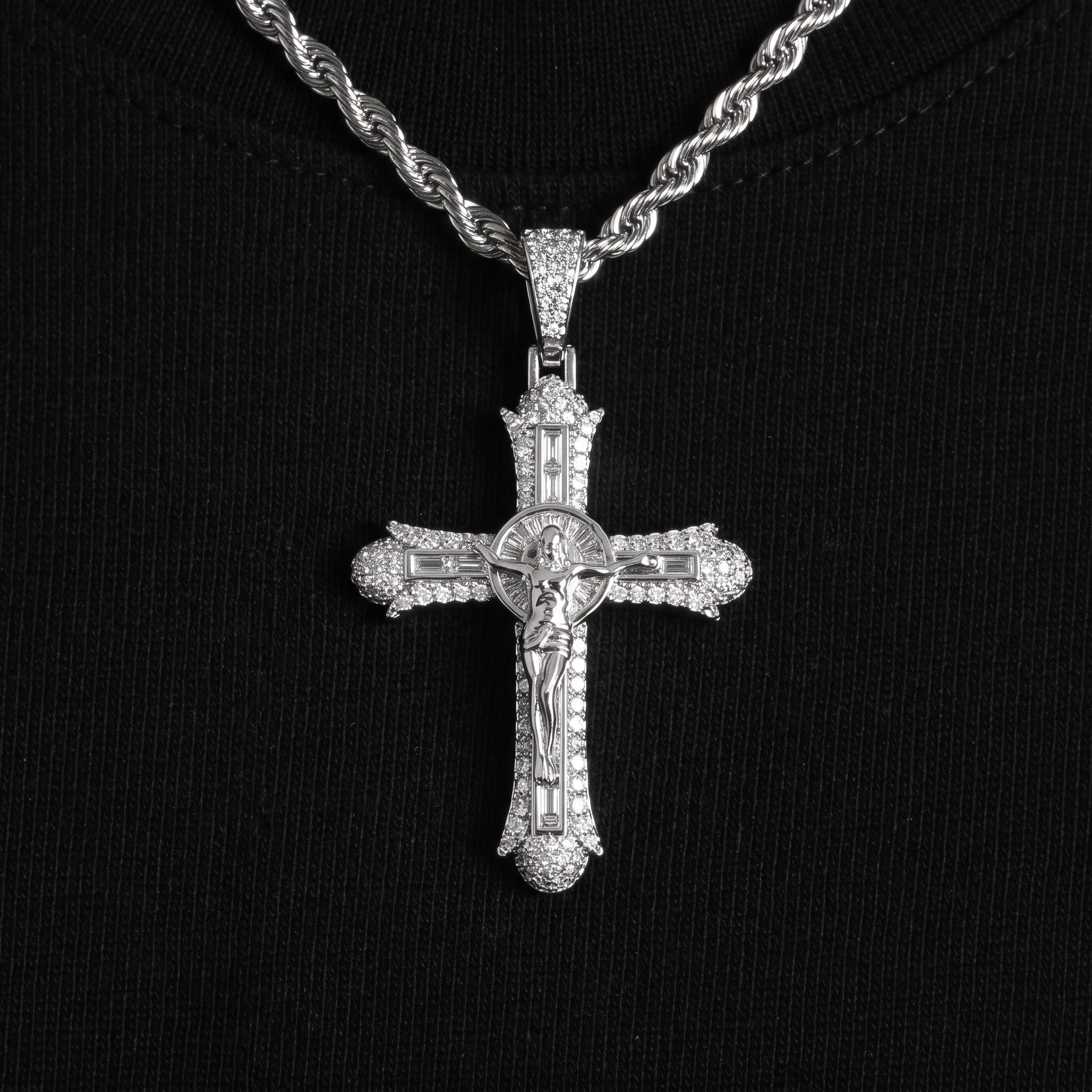 Pendentif crucifix glacé, finition argent, vue 4