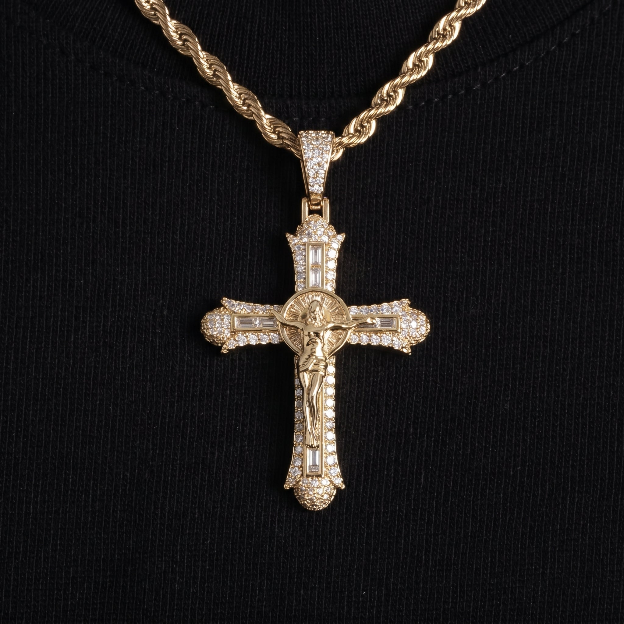 Pendentif crucifix glacé, finition or, vue 4