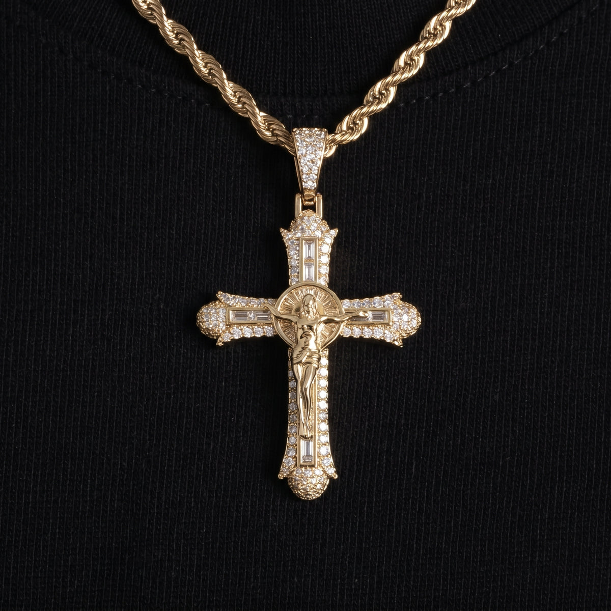 Pendentif crucifix glacé, finition or, vue 4