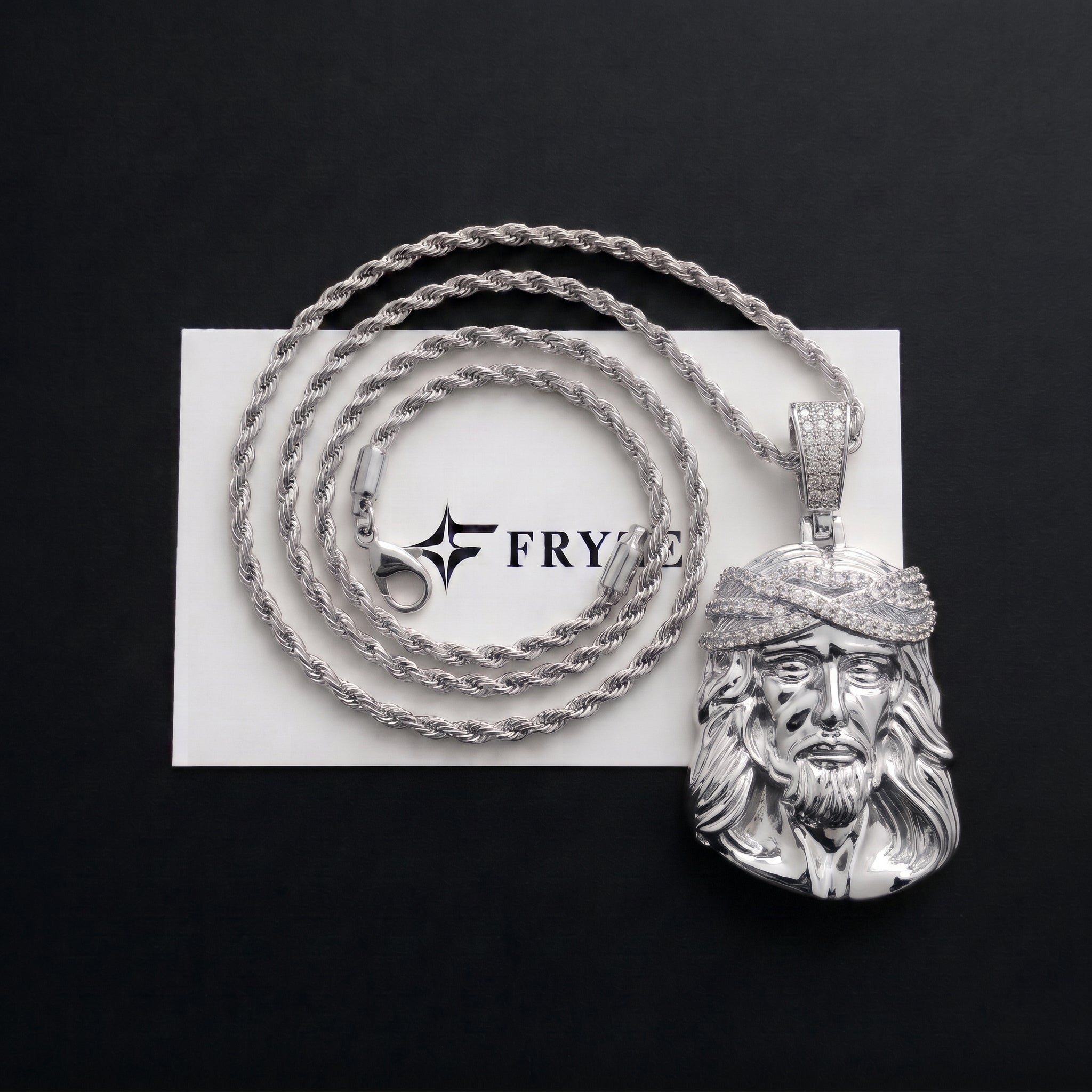 Pendentif tête de Christ couronne d'épines, finition argent, vue 5