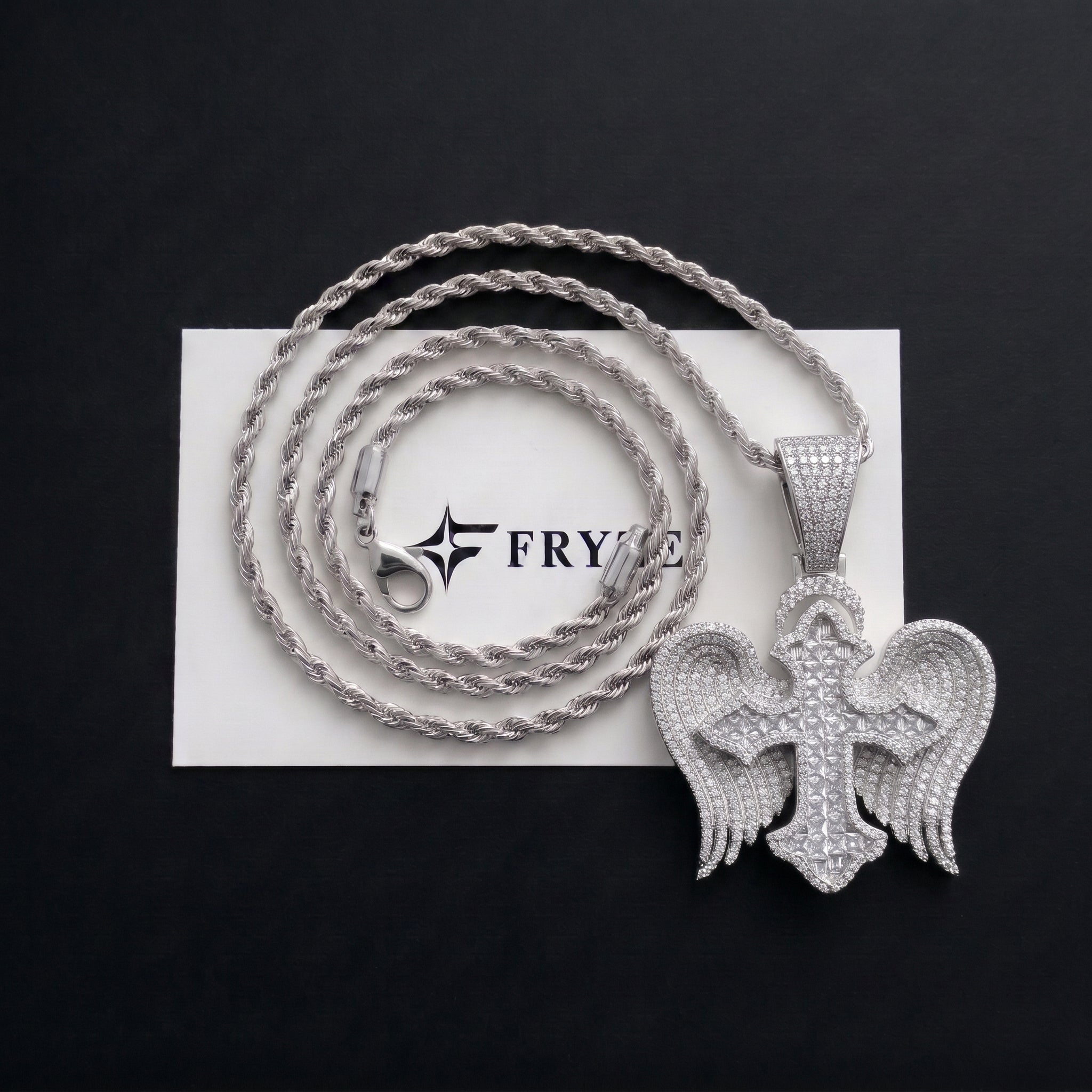 Pendentif croix ailes d'ange glacée, finition argent, vue 5