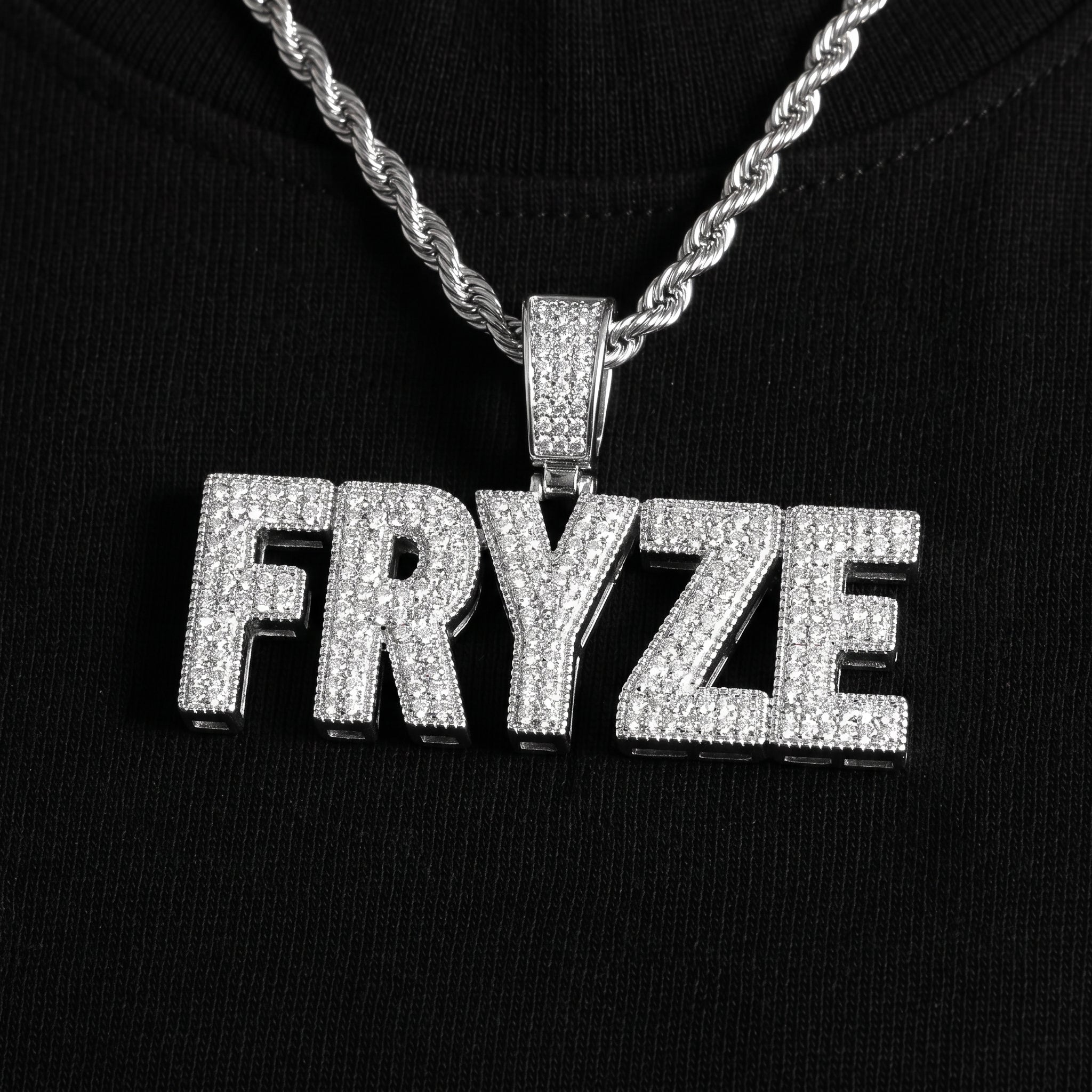 Pendentif lettres glacées bloc, finition argent, vue 3