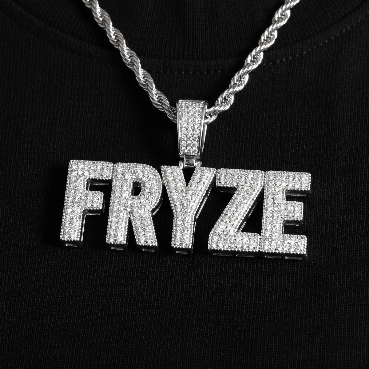 Pendentif lettres glacées bloc, finition argent, vue 3