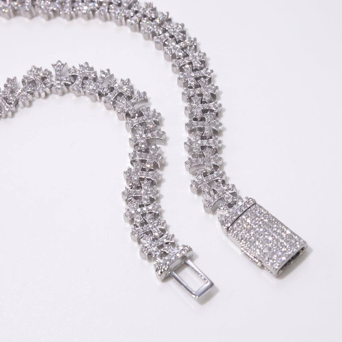 Chaîne glacée motif croix 8,5 mm, finition argent, vue 5
